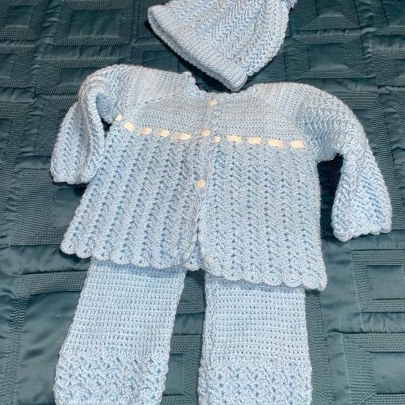 Trajecito de tejido hecho a mano para niño/Hand knitted set for boy